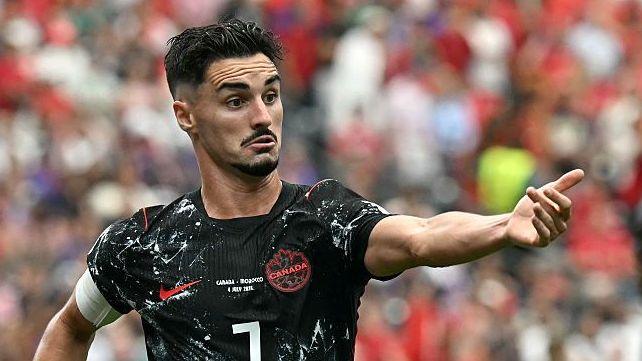 Stephen Eustaquio in action for Canada at the World Cup