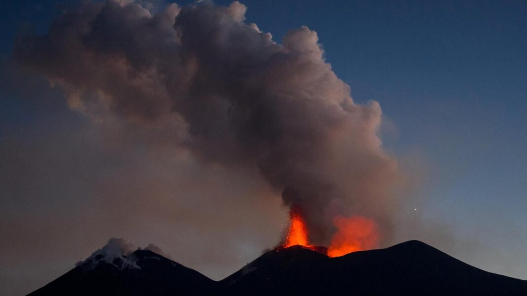 US hiker dies after being struck by lightning on Mount Etna US hiker dies after being struck by lightning on Mount Etna