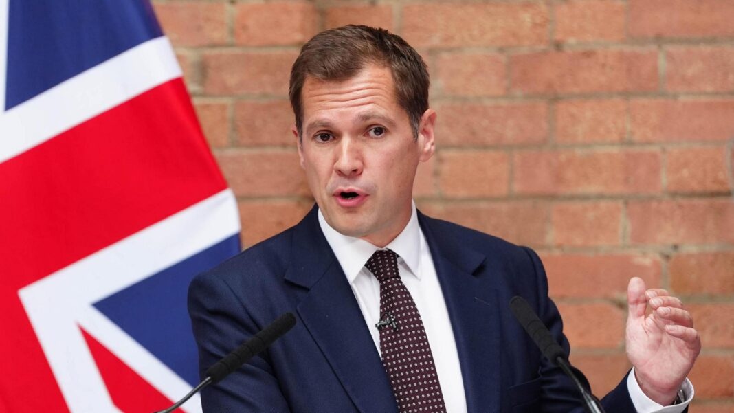 Reform proposes £30 tax rebate for HMRC phone delays Reform proposes £30 tax rebate for HMRC phone delays