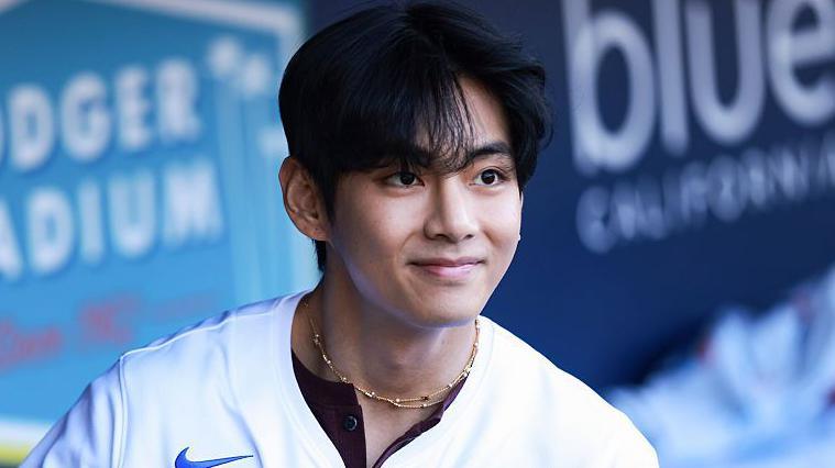 BTS star V reveals hearing loss battle during livestream BTS star V reveals hearing loss battle during livestream