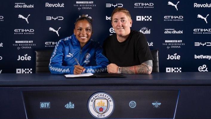 Manchester City defender Sacha Lewis as she signs her first professional contract