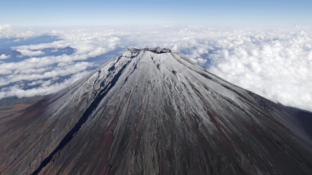 Father leaves 7-year-old son alone on Mount Fuji to continue hike, reports say Father leaves 7-year-old son alone on Mount Fuji to continue hike, reports say