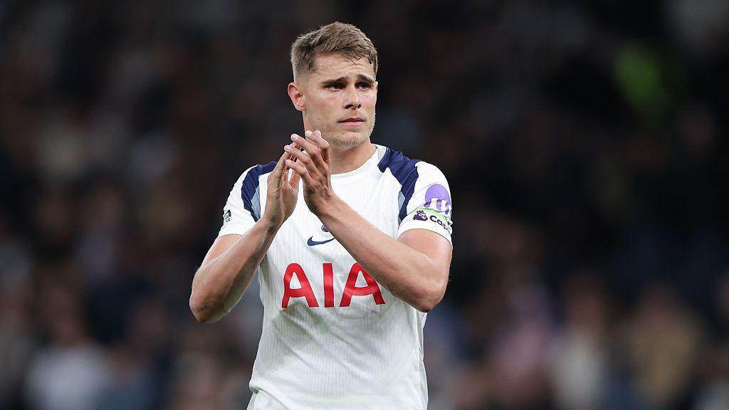 Van de Ven close to agreeing new Spurs contract Van de Ven close to agreeing new Spurs contract