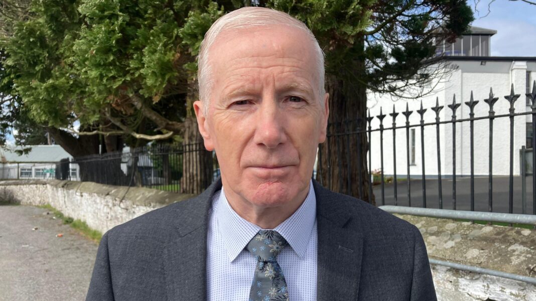 DUP MP Gregory Campbell under investigation for alleged spending breach DUP MP Gregory Campbell under investigation for alleged spending breach