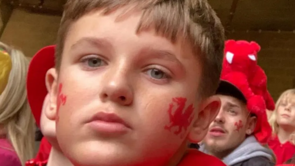 Kaylan Hippsley with red dragons painted on his cheeks