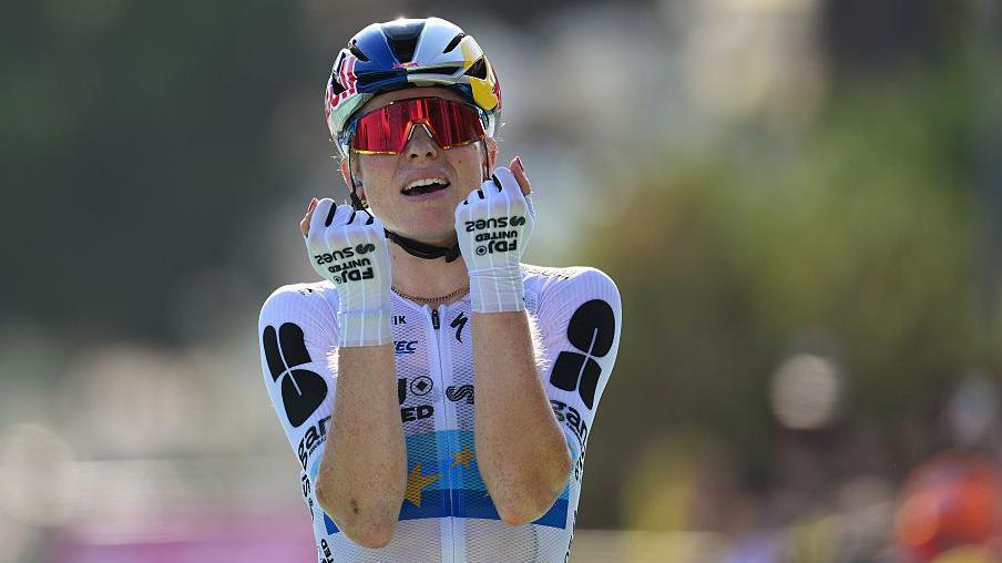 Vollering wins stage to claim Tour lead before final day Vollering wins stage to claim Tour lead before final day