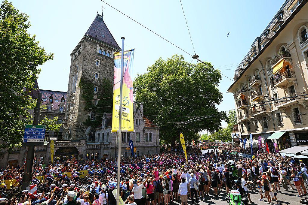 Wiebes sprints to Tour de France Femmes stage one win Wiebes sprints to Tour de France Femmes stage one win
