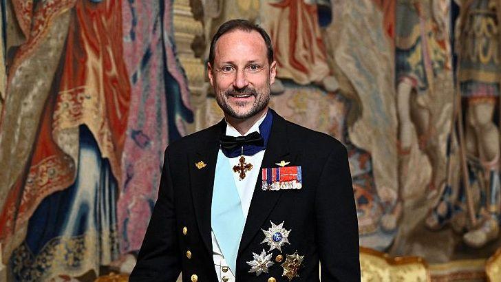 King Haakon in military uniform