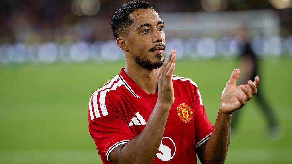 Tielemans apologises to Villa fans for Man Utd remarks Tielemans apologises to Villa fans for Man Utd remarks