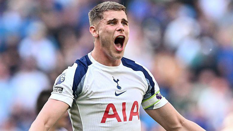 Micky van de Ven of Tottenham Hotspur celebrates his team's goal during the Premier League match between Tottenham Hotspur and Everton at Tottenham Hotspur Stadium