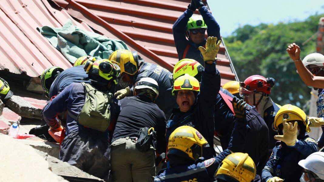 Rescuers scramble for survivors with 180 dead in Colombia earthquake Rescuers scramble for survivors with 180 dead in Colombia earthquake