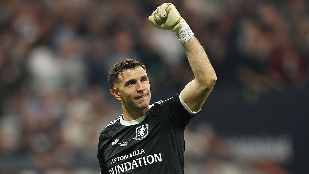 Emiliano Martinez punches the air