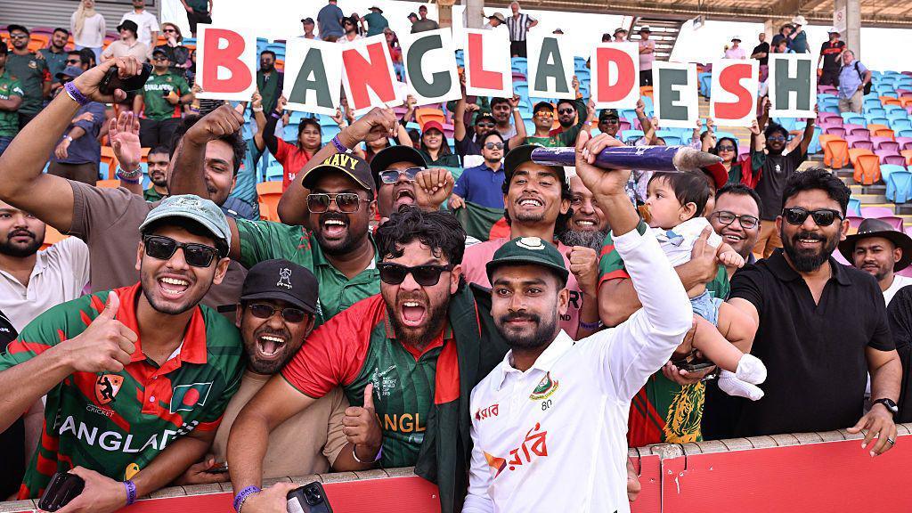 Mehidy Hasan Miraz celebrating with Bangladesh fans