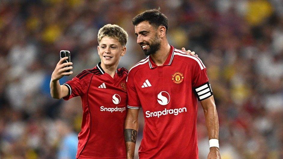 Manchester United skipper Bruno Fernandes poses for a selfie with a young fan during the pre-season game with Leeds at Croke Park