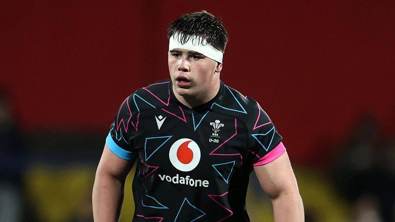 Tom Howe in Wales' black away kit against Ireland in the U20 Six Nations