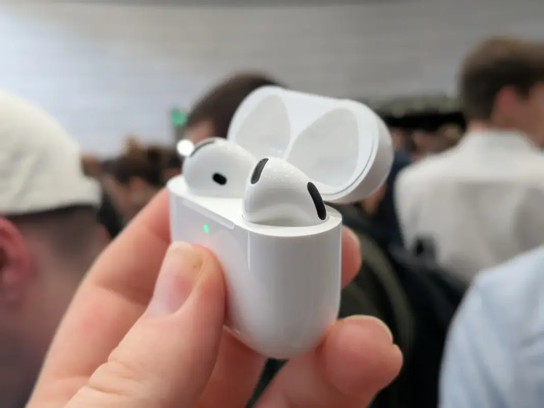 Apple’s new macOS update reportedly contains a video of AirPods with a camera Apple’s new macOS update reportedly contains a video of AirPods with a camera