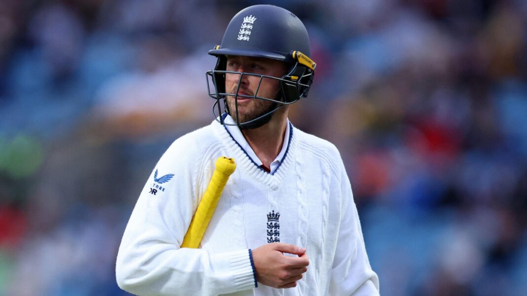 Sparkling Brook builds England lead over Pakistan Sparkling Brook builds England lead over Pakistan
