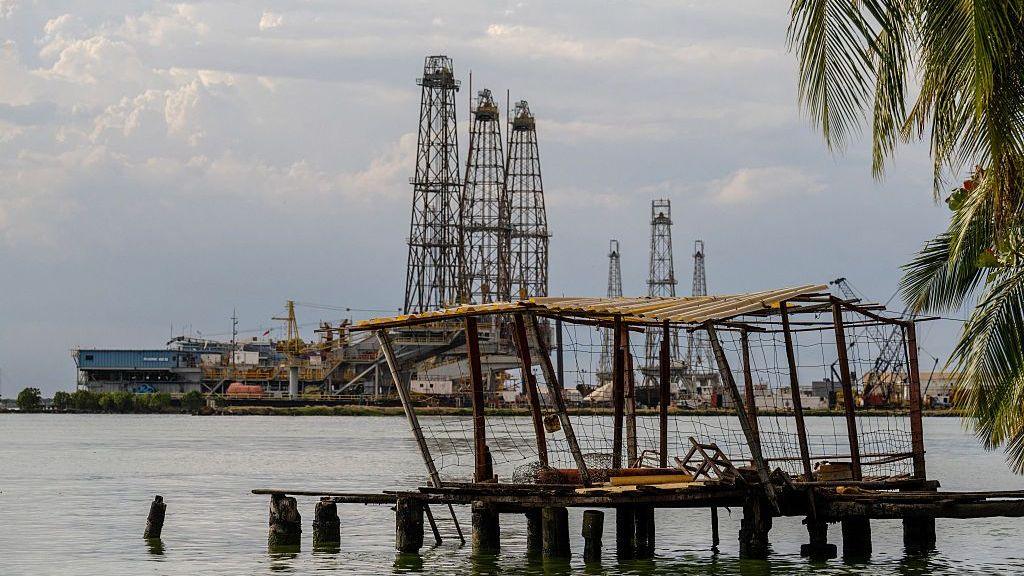 Trump says US has ‘historic’ deal to control 65bn barrels of Venezuela’s oil Trump says US has ‘historic’ deal to control 65bn barrels of Venezuela’s oil