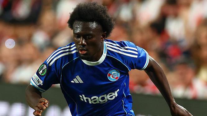 Abdoul Ouattara playing for Strasbourg