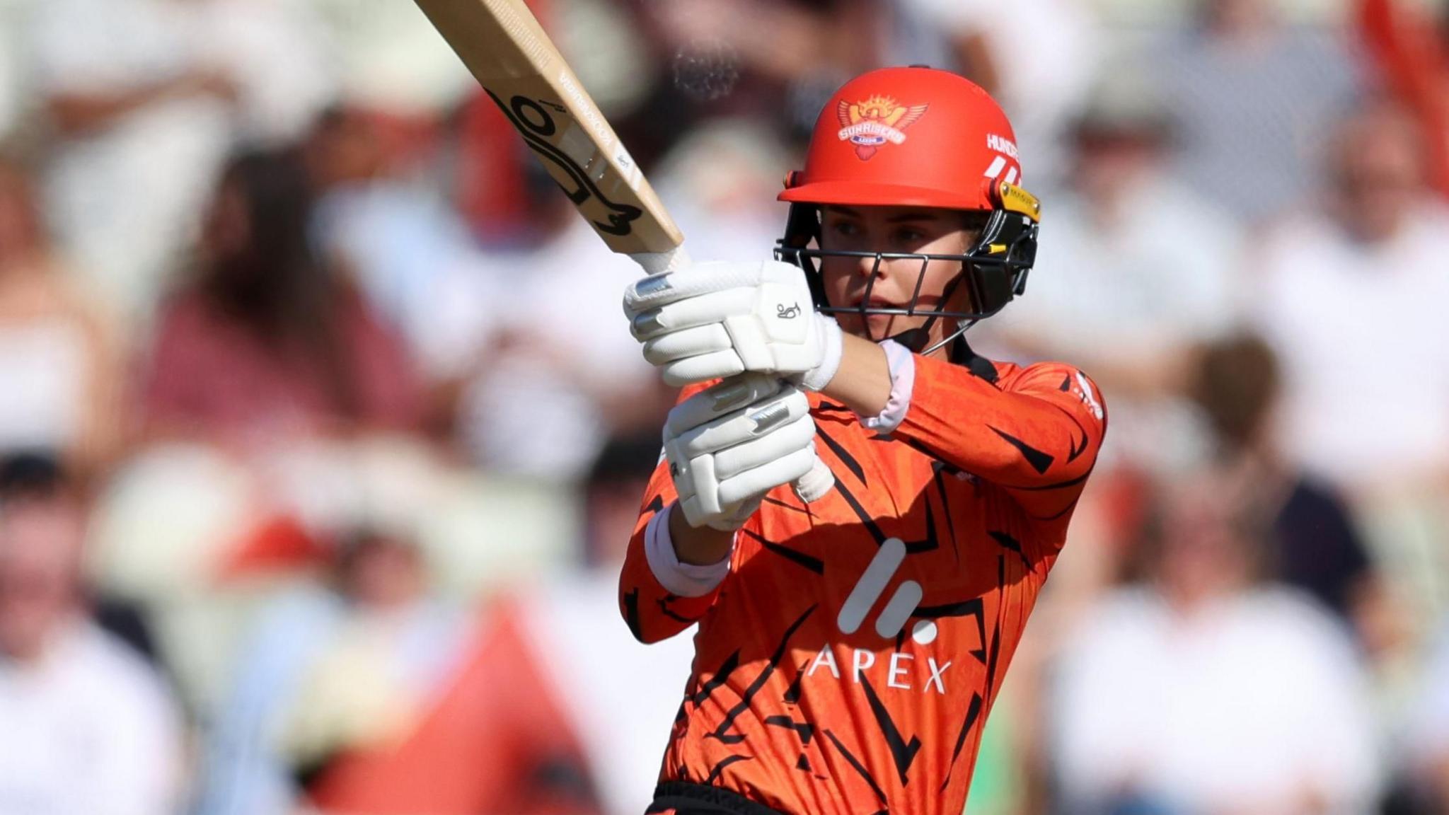 Phoebe Litchfield of Sunrisers Leeds batting with a raised bat