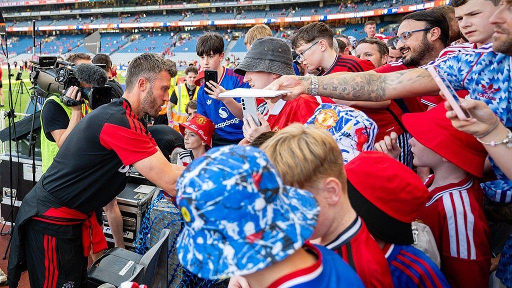 Michael Carrick signs autographs for Manchester United fans after the pre-season victory against Leeds at Croke Park