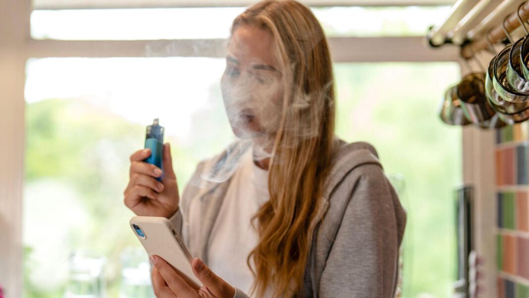 Nicotine vapes best chance to quit smoking, major review finds Nicotine vapes best chance to quit smoking, major review finds