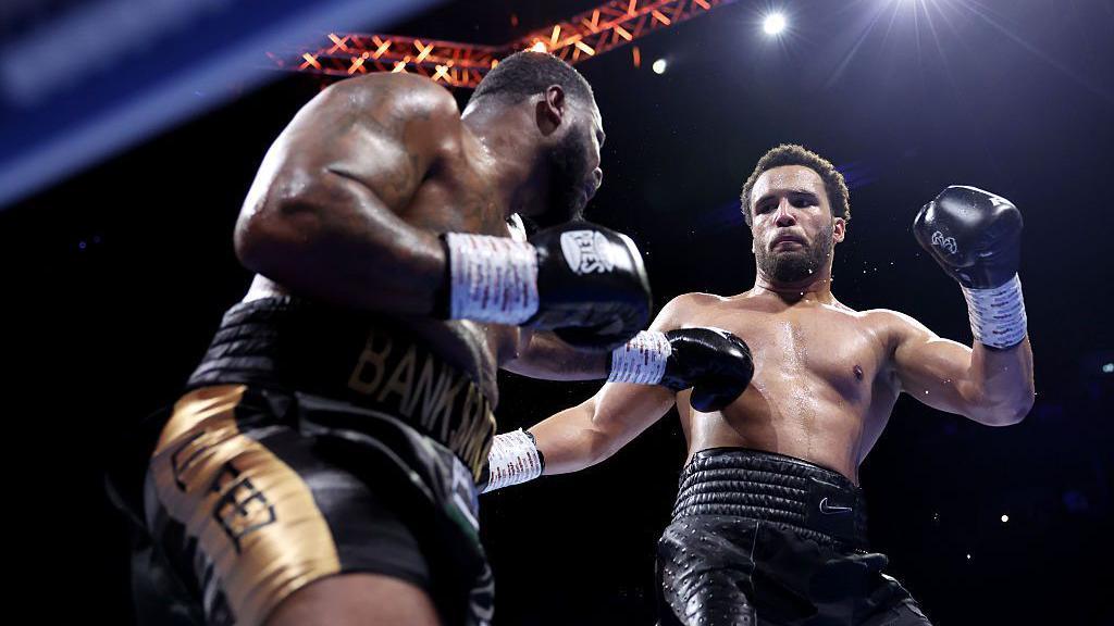 Moses Itauma sets up a shot against Jermaine Franklin in Manchester