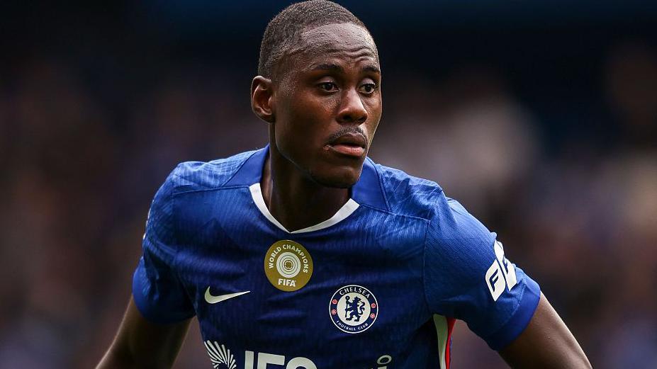 Como sign defender Chalobah from Chelsea Como sign defender Chalobah from Chelsea
