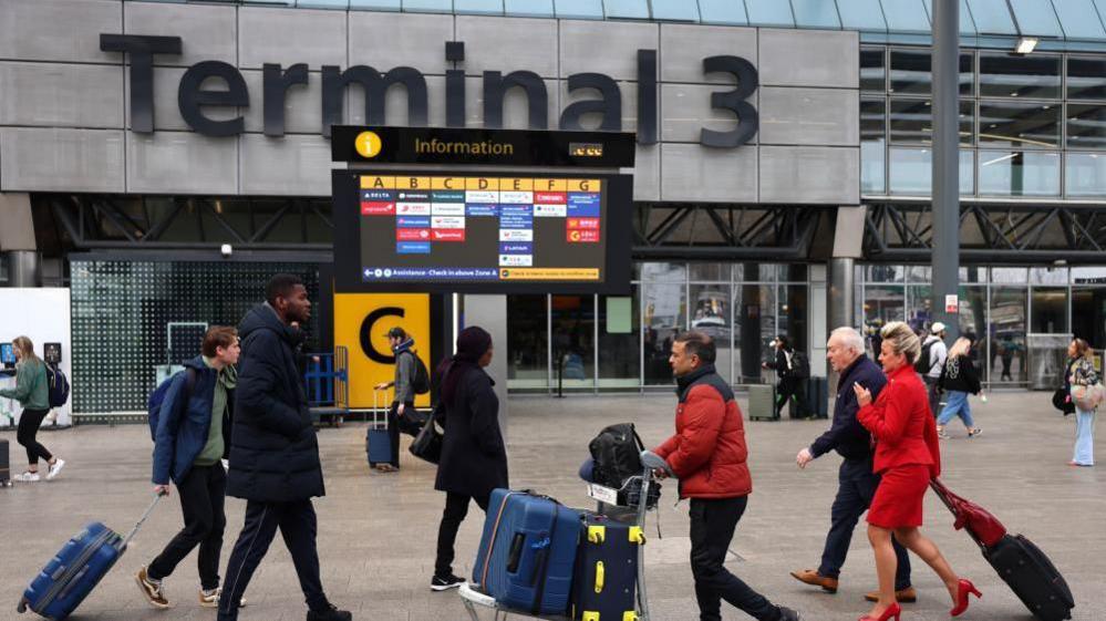 Heathrow Airport warns of disruption following floods Heathrow Airport warns of disruption following floods