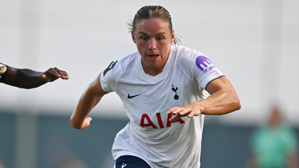 Kirsty Hanson playing for Tottenham during pre-season