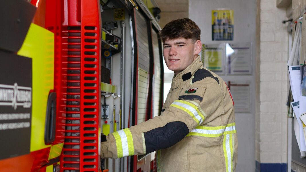 I’ve been fighting wildfires while I wait for my A-level results I’ve been fighting wildfires while I wait for my A-level results