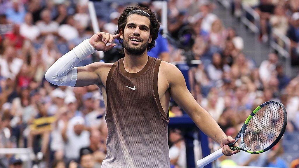 Carlos Alcaraz reacts against Roman Safiullin