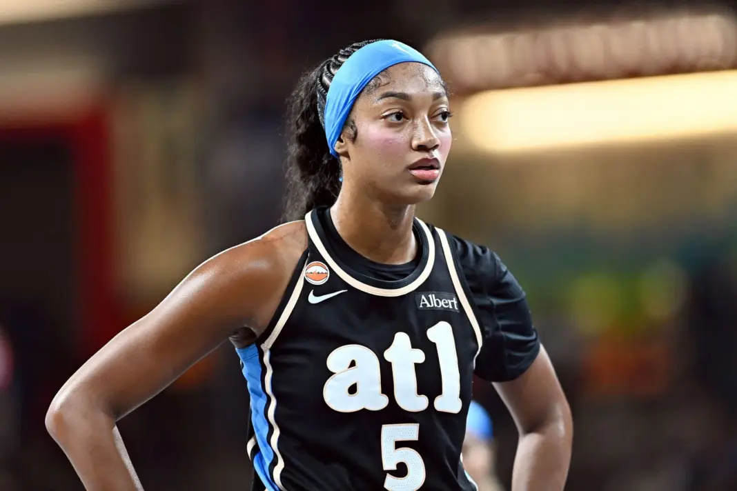 “Angel ducking no smoke”, “Reese is DOPY” – WNBA Fans Hyped As Angel Reese Stares Down & Chirps At Napheesa Collier After Blocking Her Shot “Angel ducking no smoke”, “Reese is DOPY” – WNBA Fans Hyped As Angel Reese Stares Down & Chirps At Napheesa Collier After Blocking Her Shot