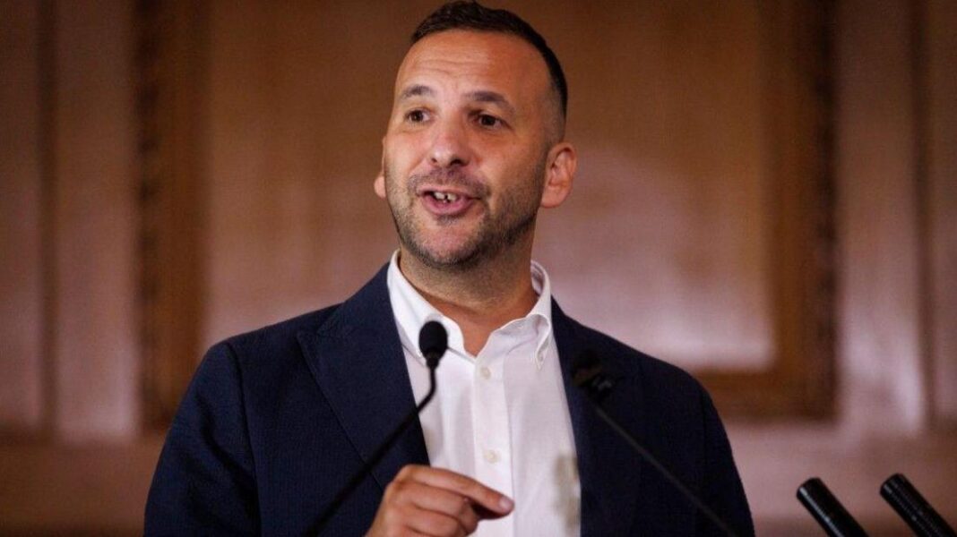Greens call for windfall tax on big banks’ profits to support small business Greens call for windfall tax on big banks’ profits to support small business