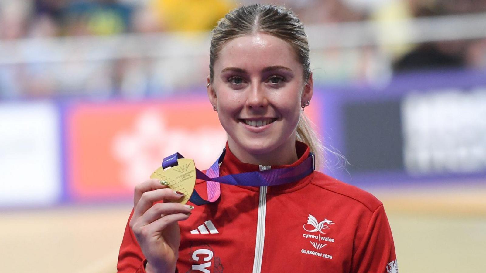 Emma Finucane with her gold medal