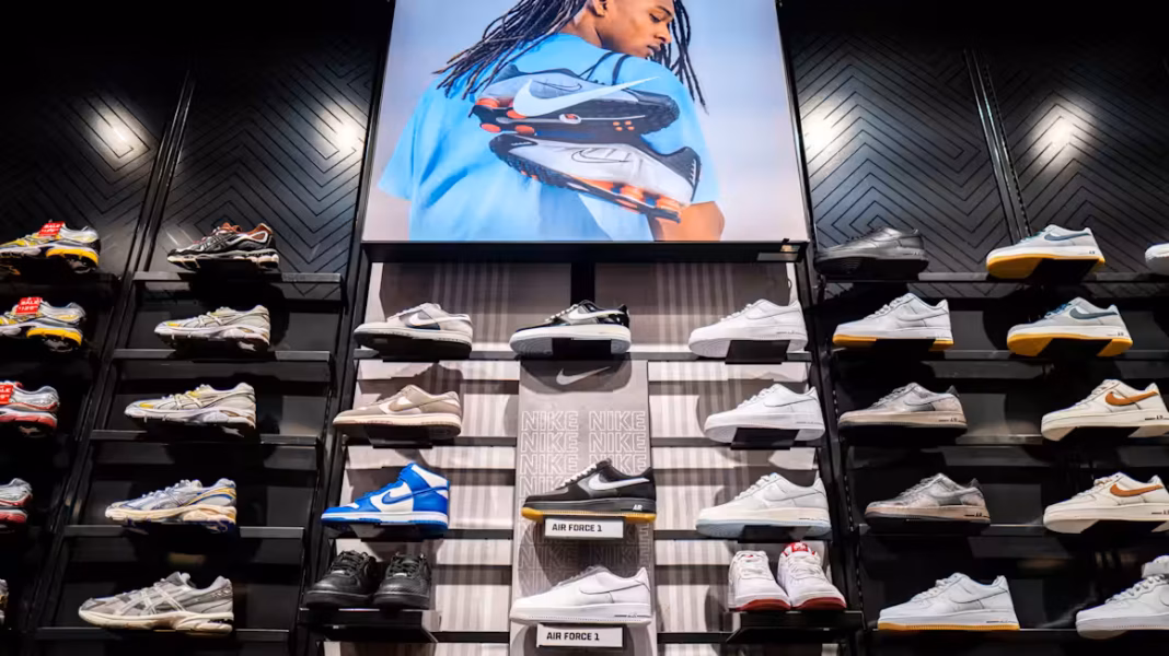 Foot Locker owner plunges after warning nervous consumers are cutting spending Foot Locker owner plunges after warning nervous consumers are cutting spending