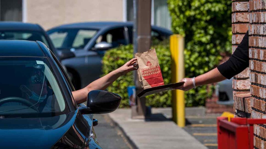 Investor Nelson Peltz prepares bid for US burger chain Wendy’s Investor Nelson Peltz prepares bid for US burger chain Wendy’s