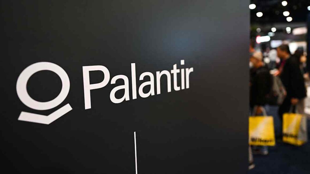 Palantir forecasts greater demand from US groups for its AI software Palantir forecasts greater demand from US groups for its AI software