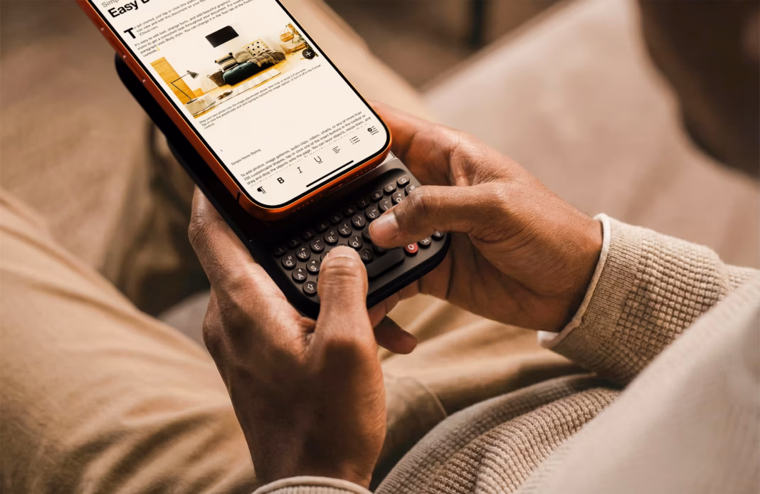 Clicks’ Power Keyboard brings BlackBerry-style typing to any phone — with some compromises Clicks’ Power Keyboard brings BlackBerry-style typing to any phone — with some compromises