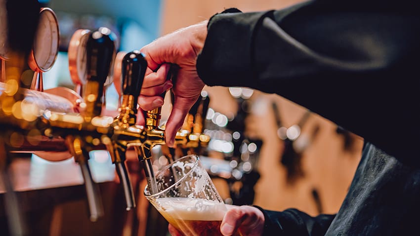 Camra membership falls to eight-year low as beer campaigner slips £800,000 into the red Camra membership falls to eight-year low as beer campaigner slips £800,000 into the red