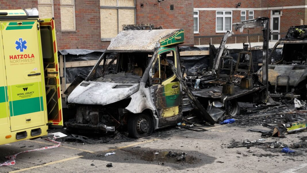 Jewish couple ‘attacked by teens who tried to take clothing’ – as ‘appalling’ rise in antisemitic incidents revealed Jewish couple ‘attacked by teens who tried to take clothing’ – as ‘appalling’ rise in antisemitic incidents revealed