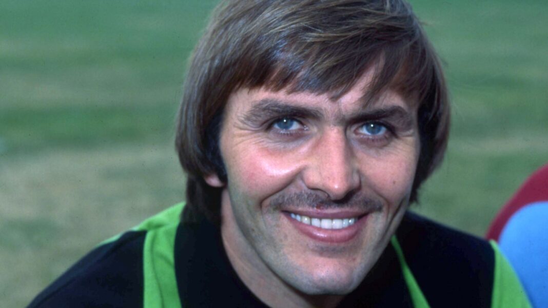Former Aston Villa, Arsenal and Man Utd goalkeeper Jimmy Rimmer dies Former Aston Villa, Arsenal and Man Utd goalkeeper Jimmy Rimmer dies