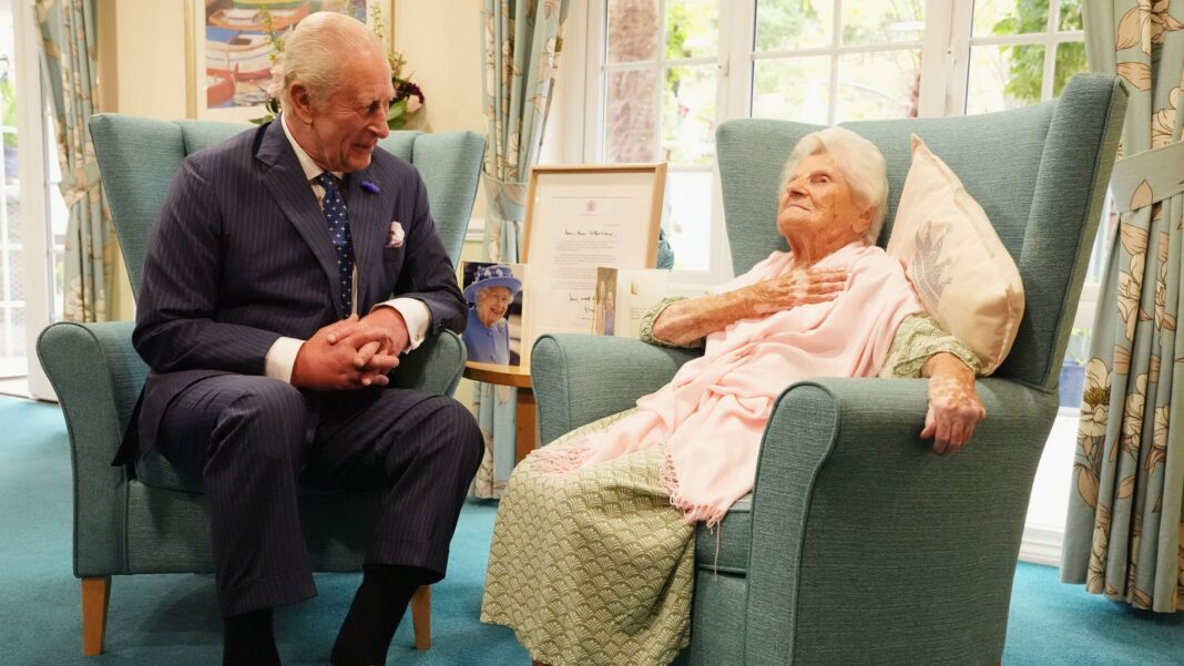 World’s oldest person turns 117 today – and still can’t get over the time she met the King World’s oldest person turns 117 today – and still can’t get over the time she met the King