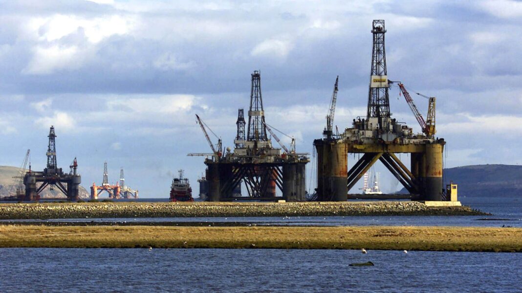 Oil and gas industry urges PM to approve controversial projects Oil and gas industry urges PM to approve controversial projects
