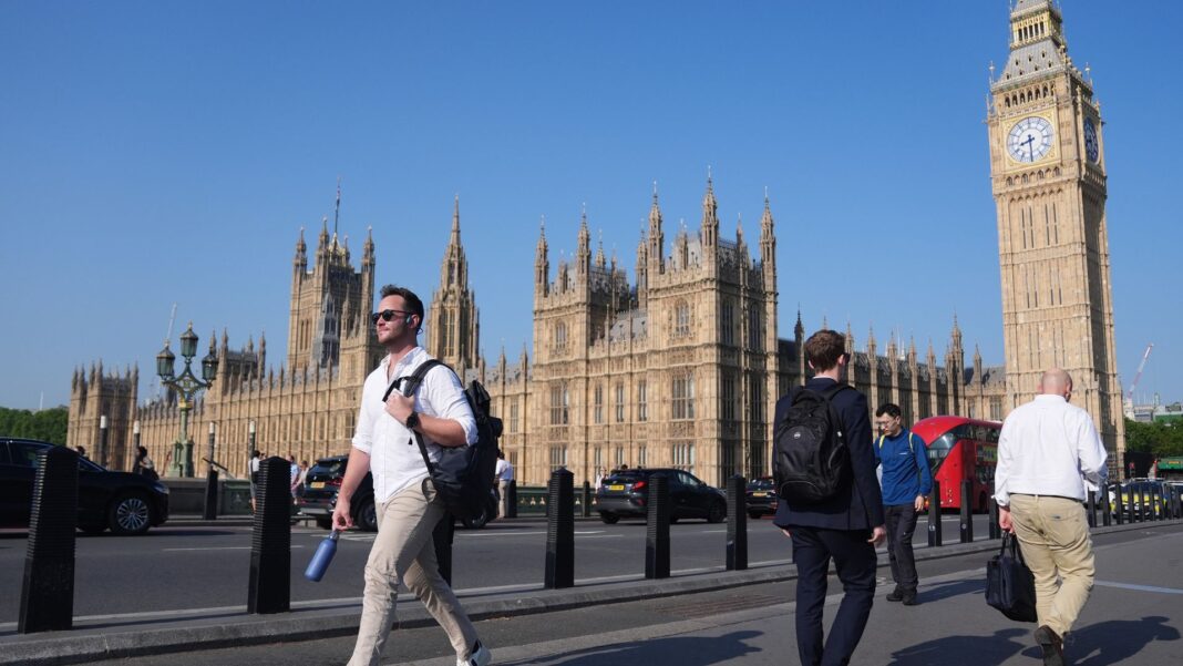 ‘Red flag for jobs market’ as vacancies hit lowest level in five years ‘Red flag for jobs market’ as vacancies hit lowest level in five years