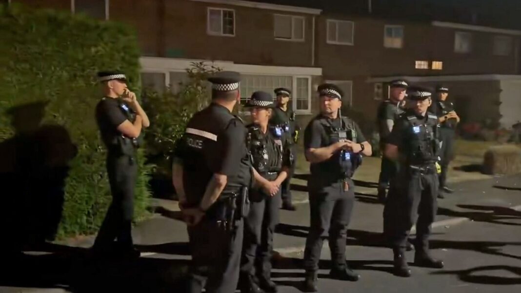 Female police officer ‘seriously bitten’ during anti-migrant disorder Female police officer ‘seriously bitten’ during anti-migrant disorder