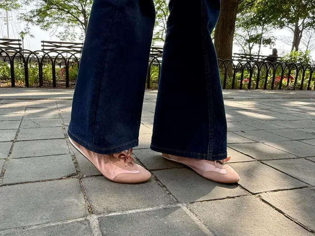 Vivaia Round-toe satin Sneakerina in pink