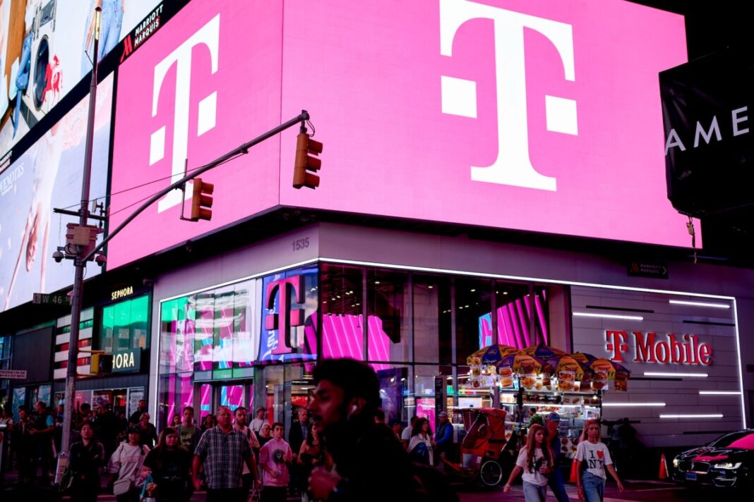 T-Mobile ‘chopped a cable’ to expel Chinese hackers from its network T-Mobile ‘chopped a cable’ to expel Chinese hackers from its network