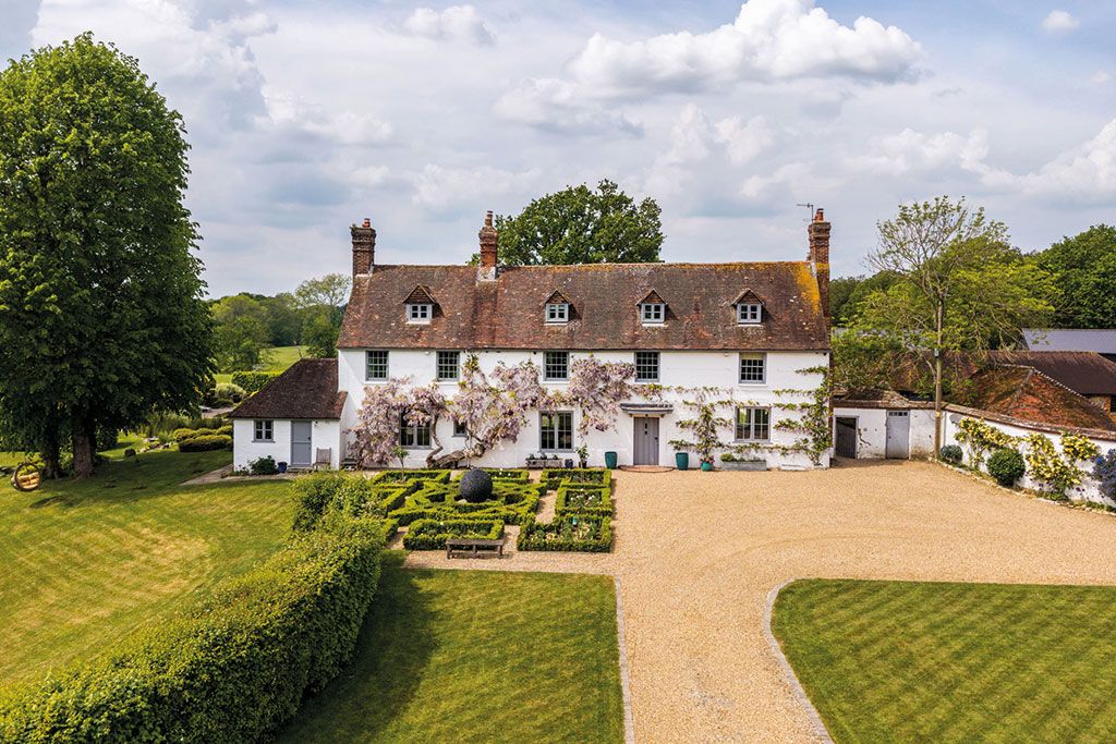Houses for sale with wildlife ponds: Tinley Lodge, Shipbourne, Tonbridge, Kent