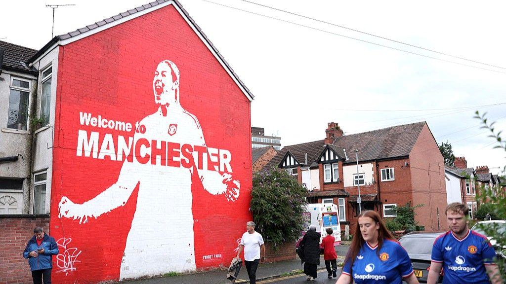 Mary Earps mural reading 'Welcome to Manchester'